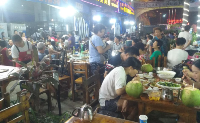 三亚租车注意事项 海鲜大排档